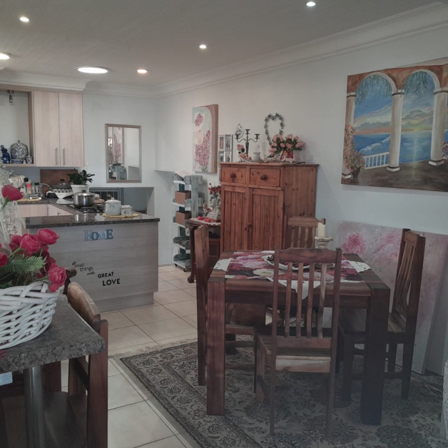 4 Bedroom Property for Sale in Wavecrest Eastern Cape